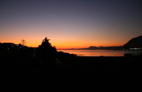 Souda Apartment | Penthhouse Studio next to the beach
