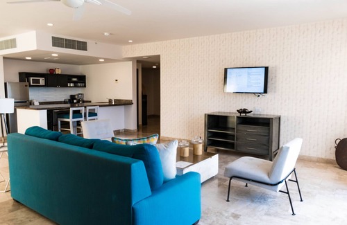 Centro Apartment | Penthouse, Beach, Sun & Fun. Family sized at "The Heart of Cabo"