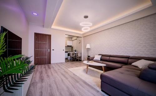 Tractorul Apartment | Penthouse Chic by Landev