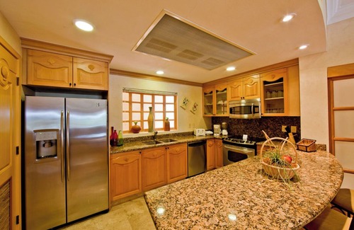 Flamingos Resort | PENTHOUSE VIEWS! BradAndJoeyRentals Sunsets, beach & city lights