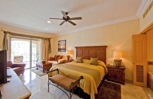 Flamingos Resort | PENTHOUSE VIEWS! BradAndJoeyRentals Sunsets, beach & city lights