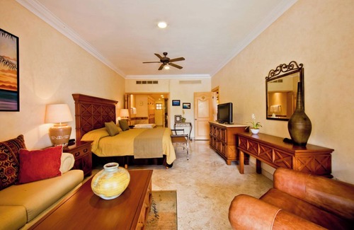 Flamingos Resort | PENTHOUSE VIEWS! BradAndJoeyRentals Sunsets, beach & city lights