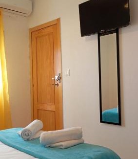 Jaen House | Pequeña suite con habitación doble y baño privado a 8mn a pie de la Catedral