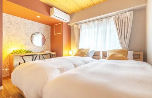 Sumida Villa | Perfect for Families and Groups Spacious 197m2 Home with 8 BR & 3 BA Up to 15 ppl in Ryogoku with Parking and 3 Stations