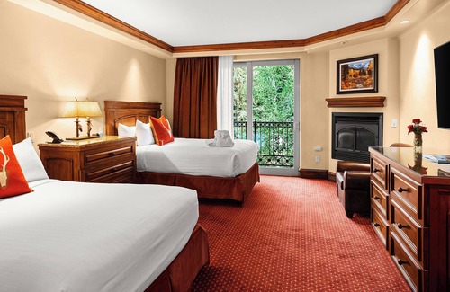 Vail Hotel | Perfect for Groups! 2 Spacious Units, Onsite Parking and Hot Tub