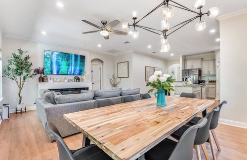 West Dallas House | Perfect Home Base for Your Adventure-near Downtown and Uptown Dallas