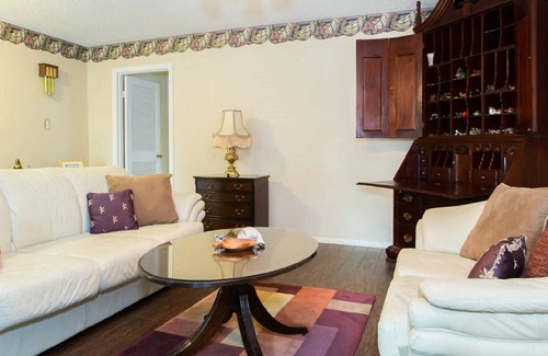Hurst House | Perfect Location!!!