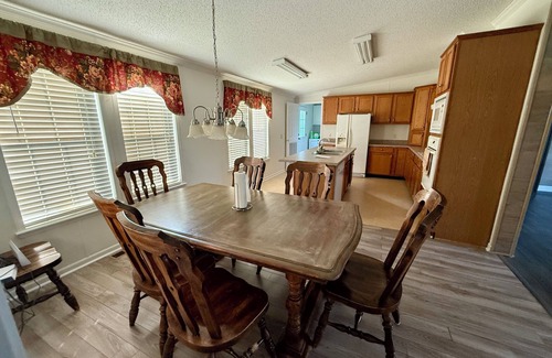 Utica House | Perfect stay over, thru Hinds County, sleeps Four