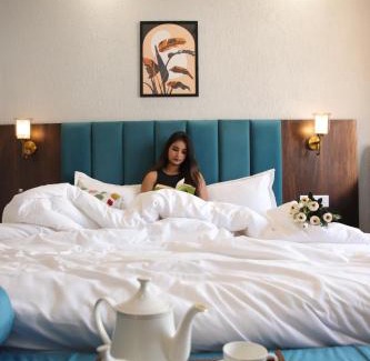 Tapovan Hotel | Perfectstayz Premium Laxmi Heritage with Rooftop Pool & Cafe