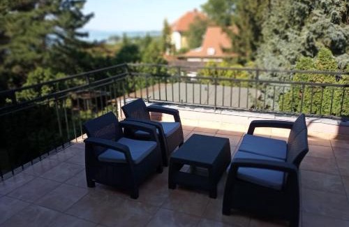 Balatonfoldvar House | Pergola Panzió