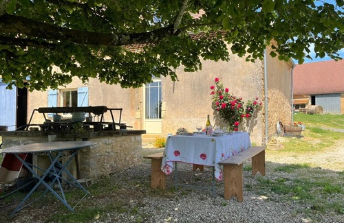 Sainte-Foy-de-Longas House | Périgord Farmhouse "Chez Reine" – Authenticity and Tranquility in the Heart of Nature