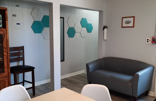 Matunuck Apartment | Pet Friendly 1 bedroom walk to beach in Matunuck RI White Wave at the Marilla
