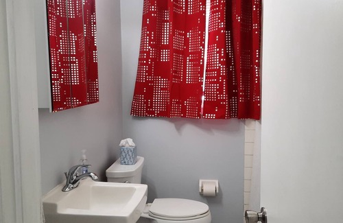 Matunuck Apartment | Pet Friendly 1 bedroom walk to beach in Matunuck RI White Wave at the Marilla