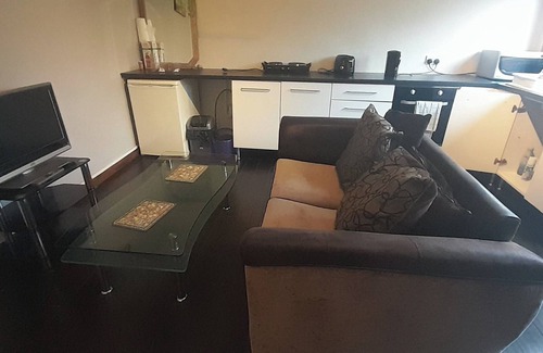 Bournemouth Cabin | Pet Friendly - 4 Guests - 13 min to the Beach