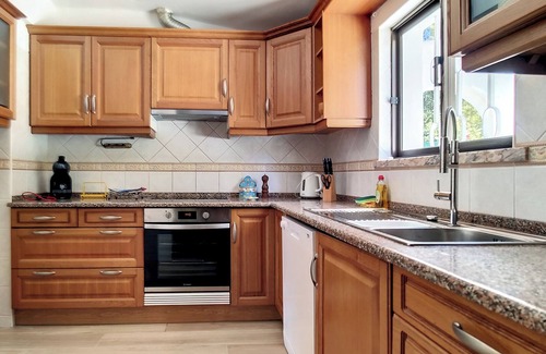 Sesmarias Villa | Pet-Friendly Beautiful Villa Palmeire Galé Beach with WiFi, Balcony, Garden, Terrace & Pool
