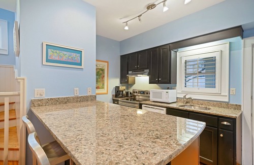 Seaside House | Pet-Friendly Guest Cottage in Great Location, Seaside, FL + 2 Adult Bikes!