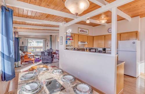 Roads End House | Pet Friendly Private Roads End Home One Block to the Beach!