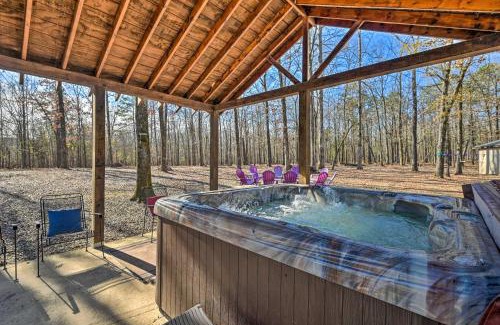 Broken Bow House | Pet-Friendly Shady Oaks Broken Bow Gem with Patio!