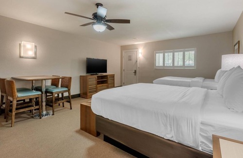 Jekyll Island Hotel | Pet-Friendly Suite Near Beach – Ideal for Families | Pool, Parking, Breakfast