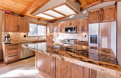 Truckee House | Pet-Friendly Truckee Home with Panoramic Lake Views!