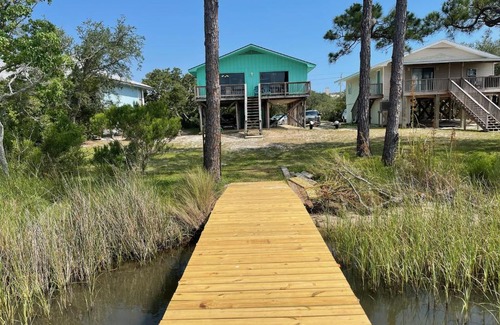 Gulf Shores House | Pet Friendly Waterfront Andrews Cottage