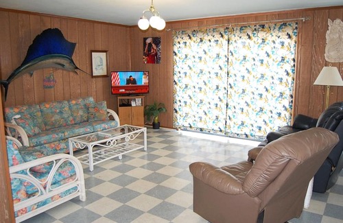 Gulf Shores House | Pet Friendly Waterfront Andrews Cottage