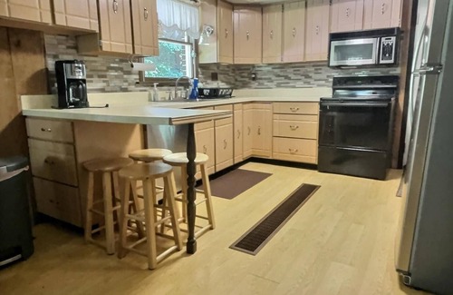 Brookville House | Pet Friendly | Wi-Fi | Firepit | TV