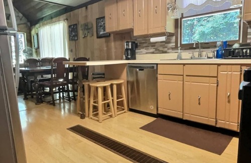 Brookville House | Pet Friendly | Wi-Fi | Firepit | TV