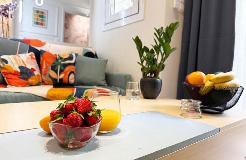 Neos Kosmos Apartment | Petit and Peaceful Retreat