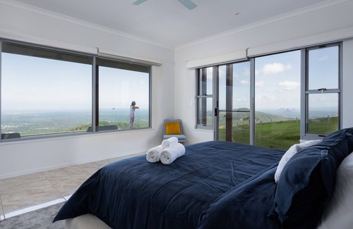 Bald Knob House | Petrichor Estate 360-view Pet-Friendly Infinity-Pool