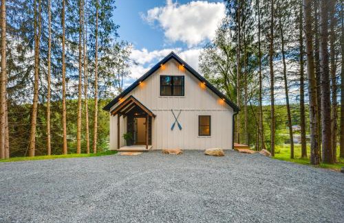 New Albany House | Petting Zoo Barn and Pond Access New Albany Retreat