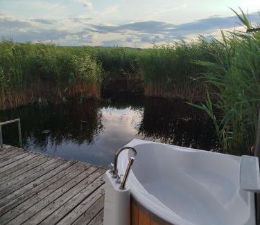 Rust House | Pfahlbau Sunset I Toplage Elektroboot inklusive