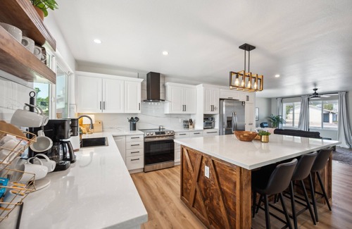 North Mountain House | Phoenix Retreat With Pool & Modern Comforts 4 Bedroom Home by RedAwning