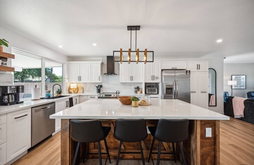 North Mountain House | Phoenix Retreat With Pool & Modern Comforts 4 Bedroom Home by RedAwning