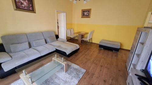 Debrecen Apartment | Piac Kuckó Apartman