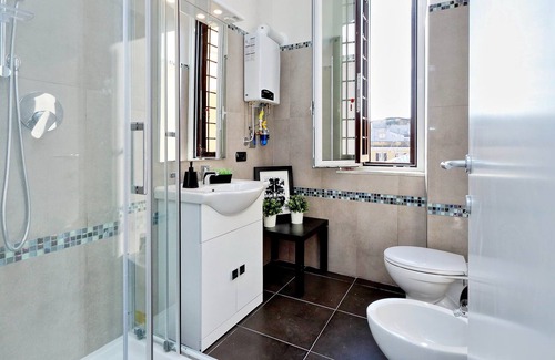 Rione XIV Borgo Apartment | Piazza Capponi Apartment