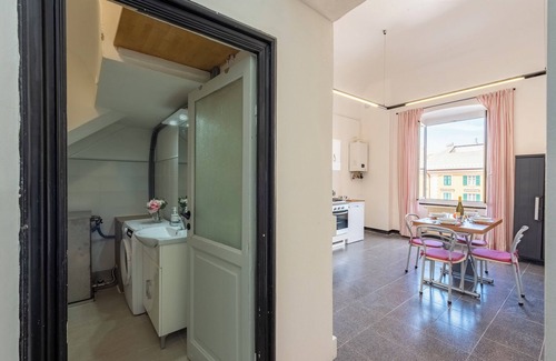 San Vincenzo Apartment | Piazza Colombo House Historic Center