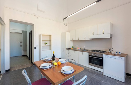 San Vincenzo Apartment | Piazza Colombo House Historic Center