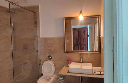 Shavri Colony Hotel | Pichola Lake Retreat