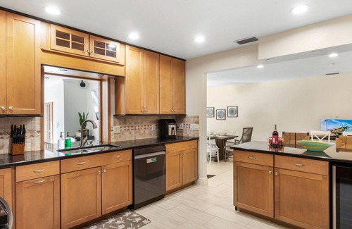 Bradenton House | Pickleball Paradise | Pool! Hot Tub! Game Room!