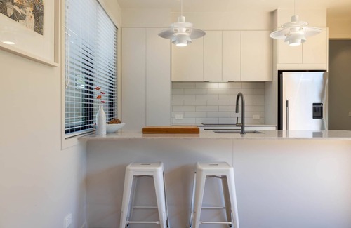 Surfdale House | PICNIC BAY POOL HOUSE - Coast & Country