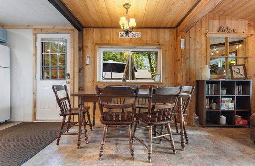 Portage Lake Cabin | Picturesque Family Lake Side Cabin