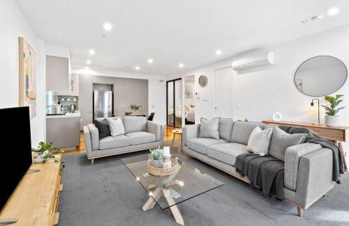 Geelong Apartment | Pier Point 404- Luxe on Geelong Waterfront, 2 BDRM