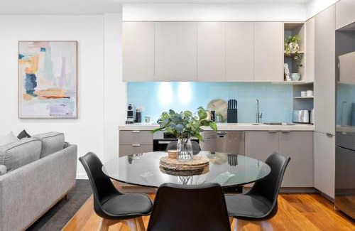 Geelong Apartment | Pier Point 404- Luxe on Geelong Waterfront, 2 BDRM