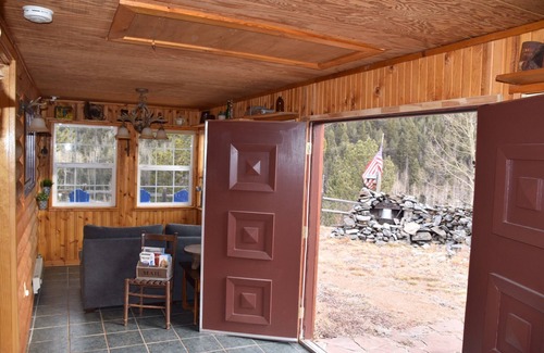 Cripple Creek Cabin | Pikes Peak’s Sentinel Point View, Starlink, WiFi, YouTube, Divide, Woodland Park
