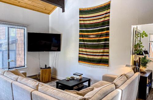 Truckee Apartment | Pine in the Sky