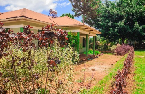 Entebbe House | Pine Leisure Park