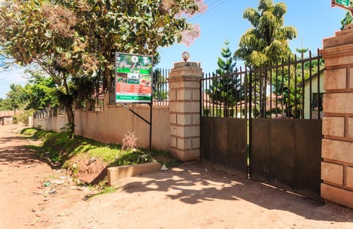 Entebbe House | Pine Leisure Park