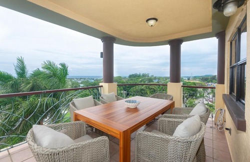 French Harbour Apartment | Pineapple Villa 142 condo
