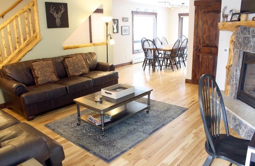 Warrior's Mark House | Pinecreek #E - 3 BR - Pool and Hot Tub Access - Close to Town - Shuttle to Slopes